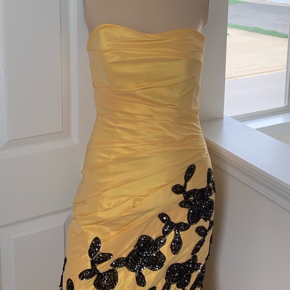 Night moves Y2k Mermaid Silhouette Sequin prom dress Yellow With Black Beadwork - Picture 4 of 7